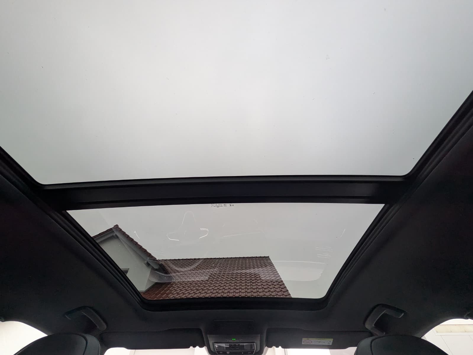 Fahrzeugabbildung Volkswagen Tiguan 2.0 TDI 4M R-Line PANO*H&K*AHK*MATRIX*20"