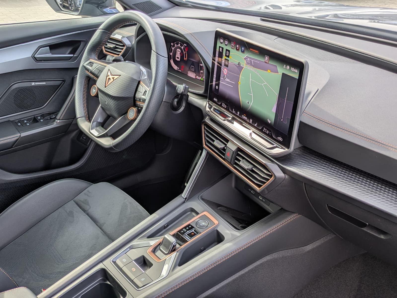 Vehicle image CUPRA Formentor 1.5 eTSI PANO*MATRIX*SENNH.*DINAM*360°