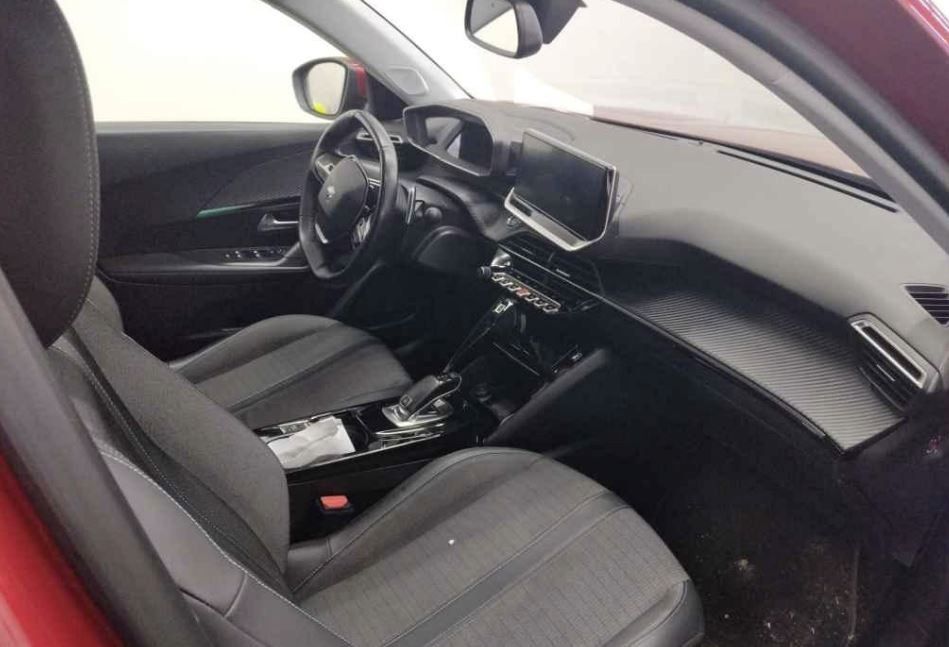 Fahrzeugabbildung Peugeot 2008 1.2T ALLURE PACK NAVI/LED/KAMERA/VIRT./SHZ