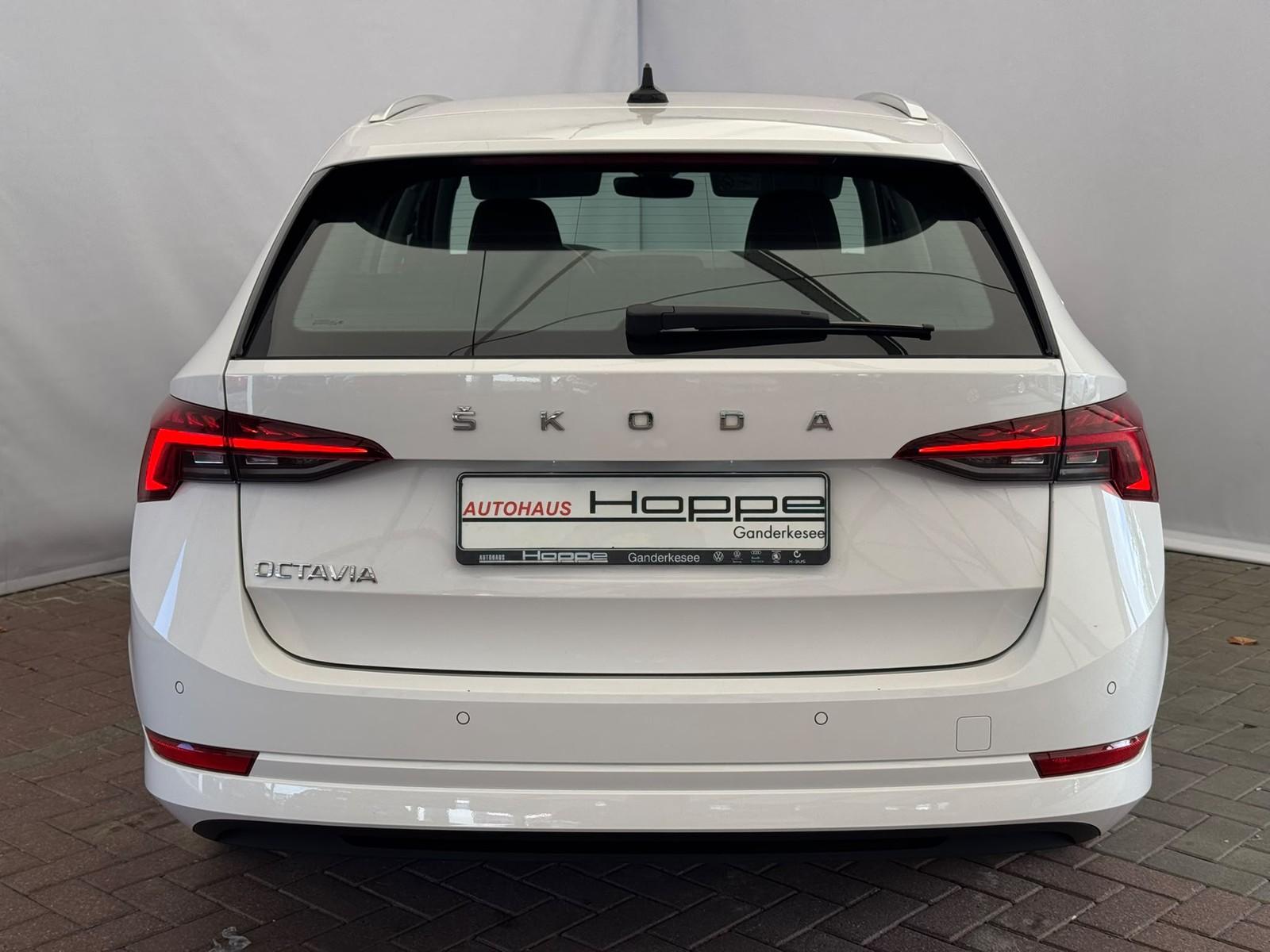 Skoda Octavia Combi 2.0TDI DSG+LED+KEYLESS+APP+PDC+MFL
