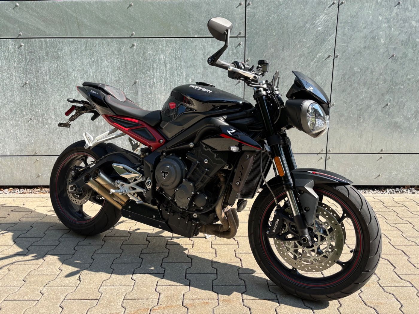 Fahrzeugabbildung Triumph Street Triple R mit Zubehör