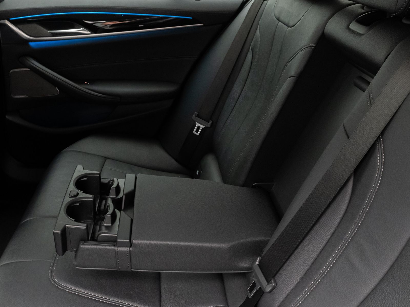 Fahrzeugabbildung BMW 530e Luxury Line 360° Laser DAB H/K SoftCl Sport