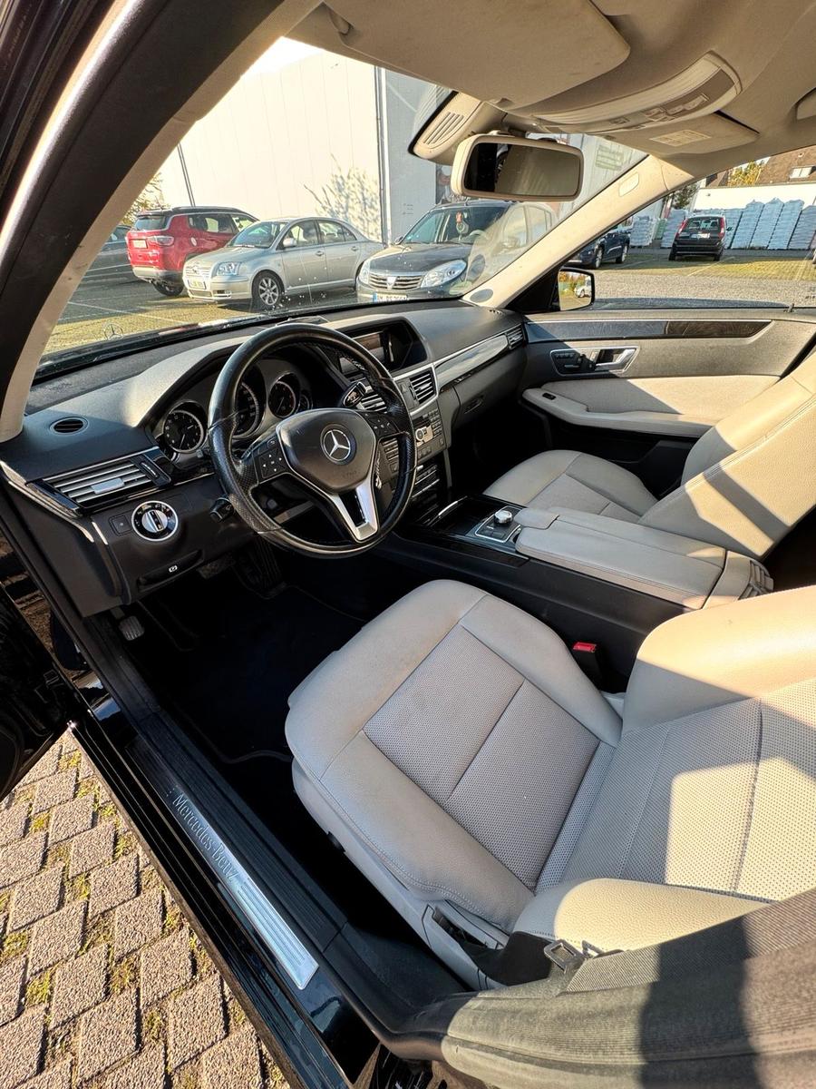 Mercedes-Benz E220 2012 — photo 11