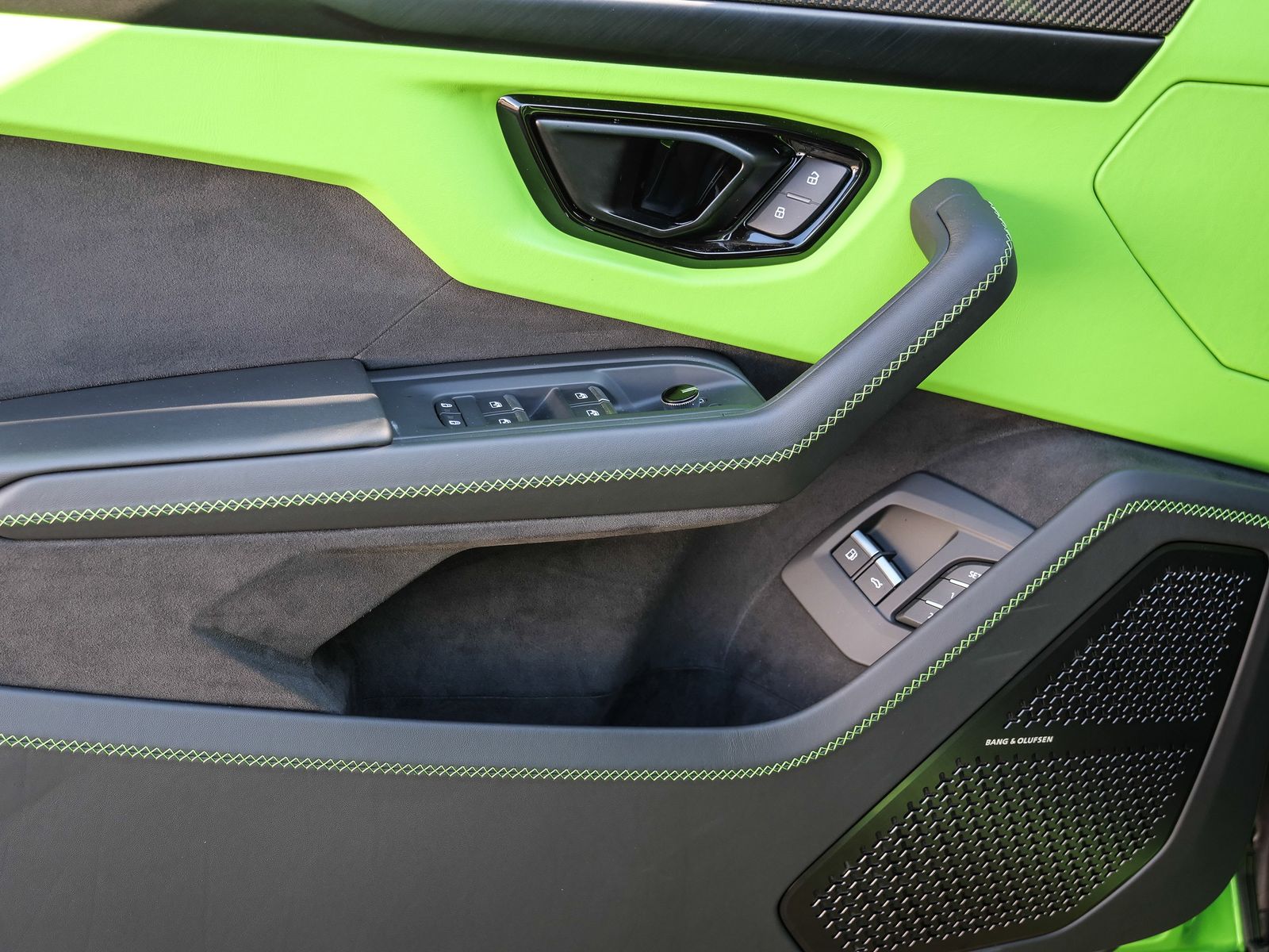 Lamborghini Urus SE Verde Selvans, Big Interior Carbon Pack foto 25