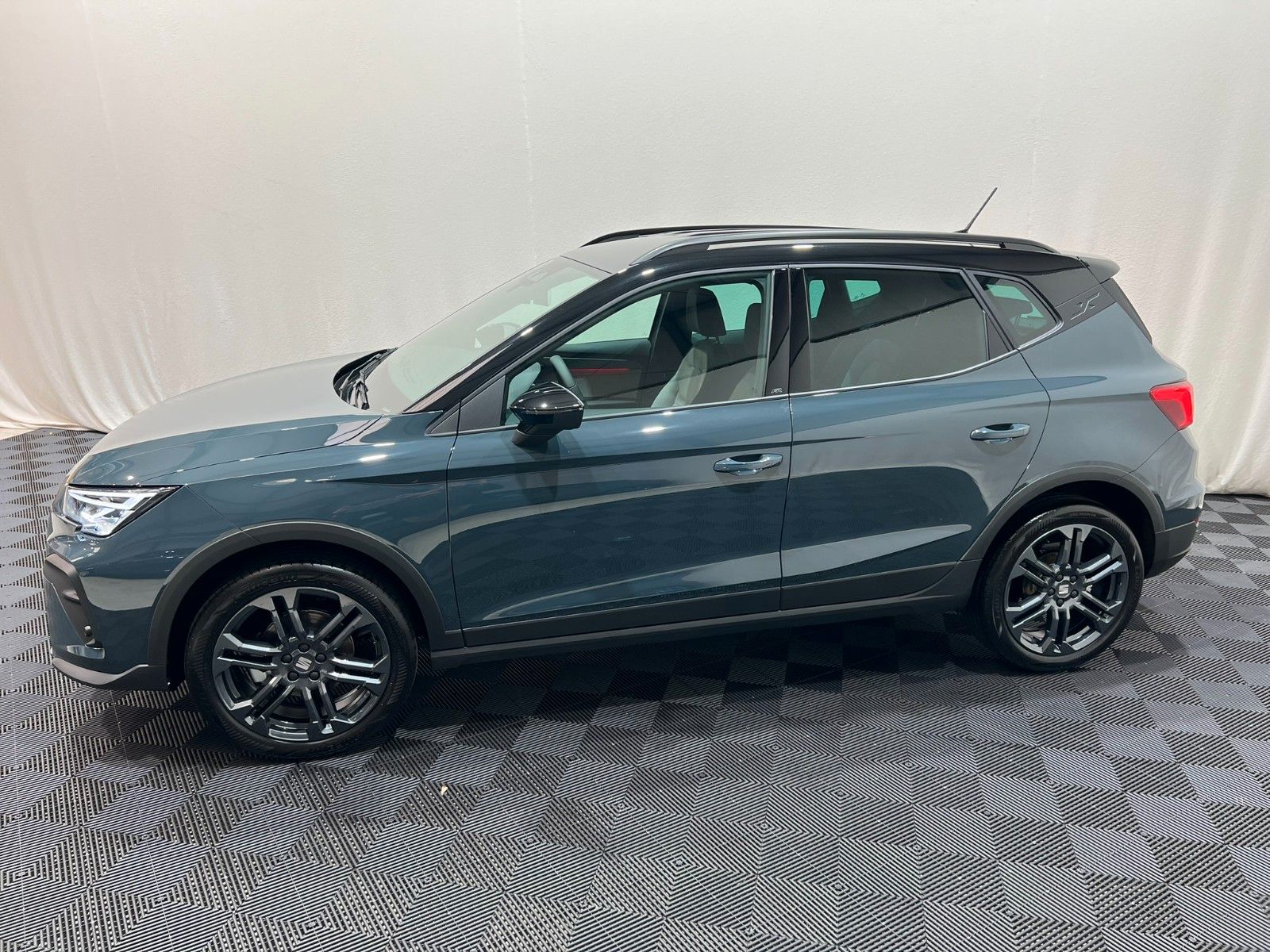 Fahrzeugabbildung SEAT Arona 1.0 TSI 85kW FR DSG