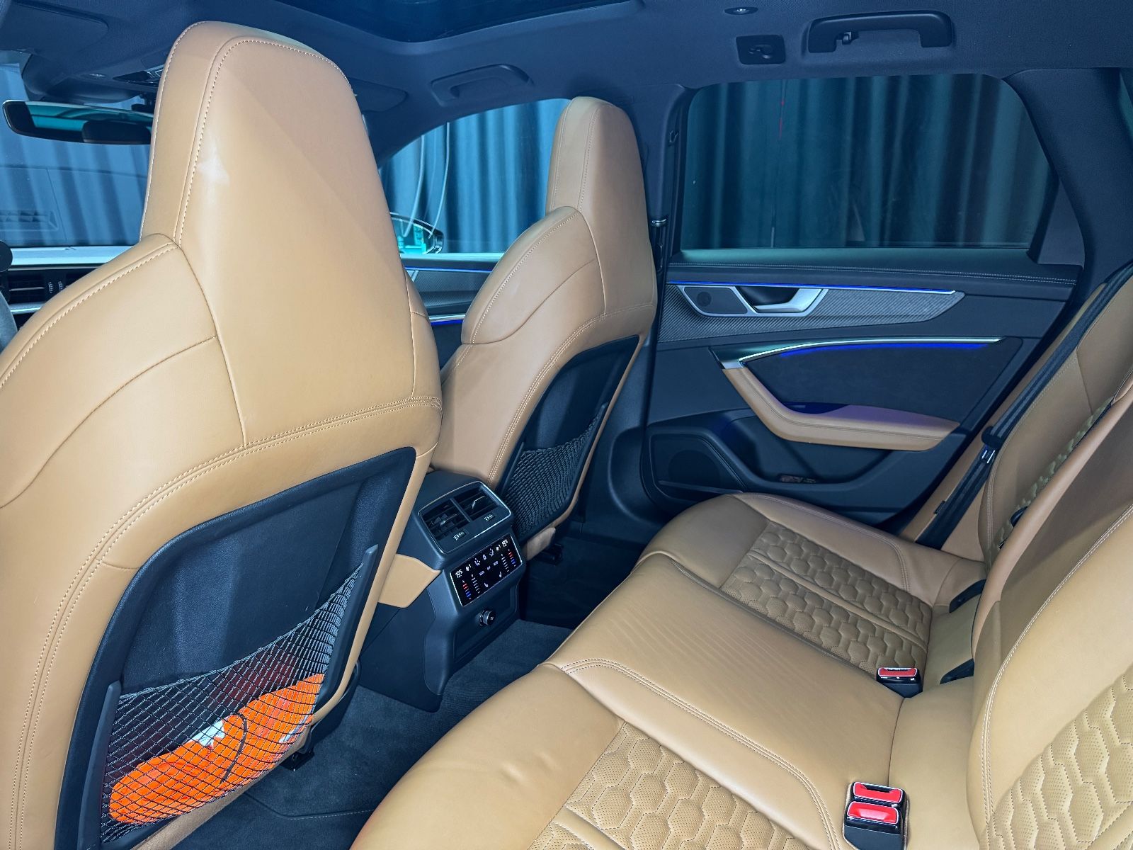 Fahrzeugabbildung Audi RS6 Avant 4.0 TFSI quattro|PANO|MATRIX|ACC|VOLL