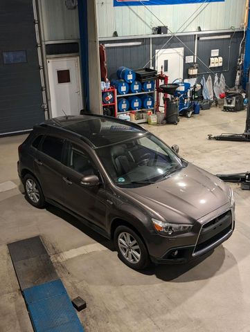 Mitsubishi ASX BJ. 2010 mit repariertem Un...