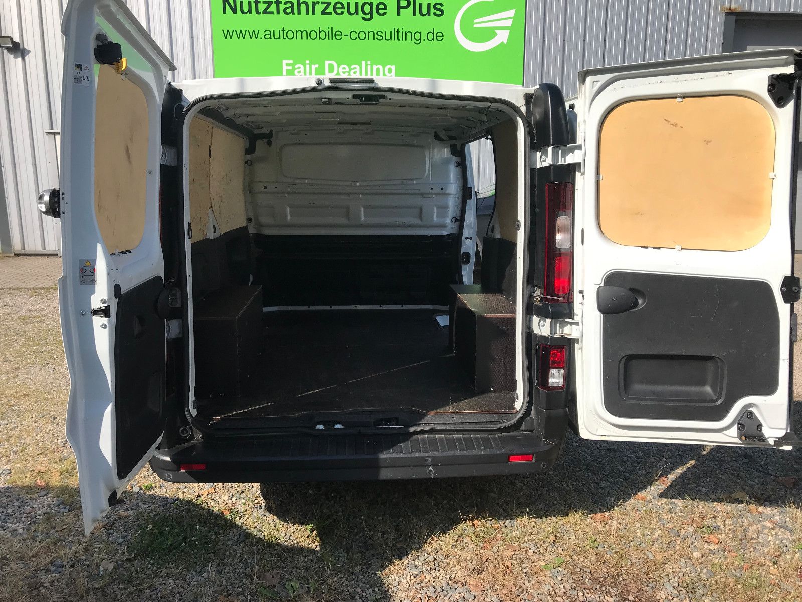 Fahrzeugabbildung Nissan NV300 Kastenwagen L1H1 2,7t PRO,PDC,SHg