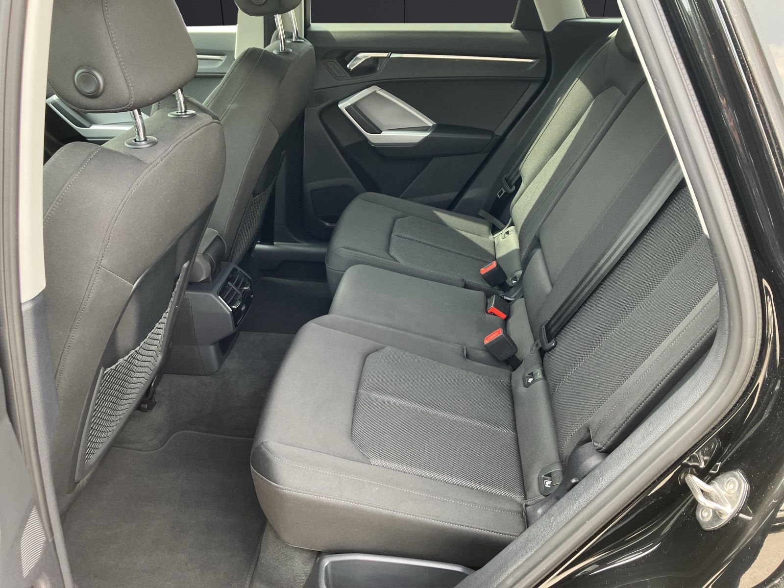 Fahrzeugabbildung Audi Q3 45 TFSI e MATRIX NAVI AHK RFK SHZ GRA