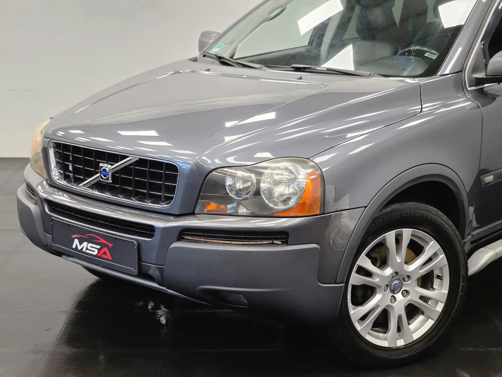 Volvo XC90 D5 Momentum 2.4 5 cyl. 185 ch BVM 4x4 / 172 300 km / Toit ouvrant / Cuir / Distribution neuve / Attelage