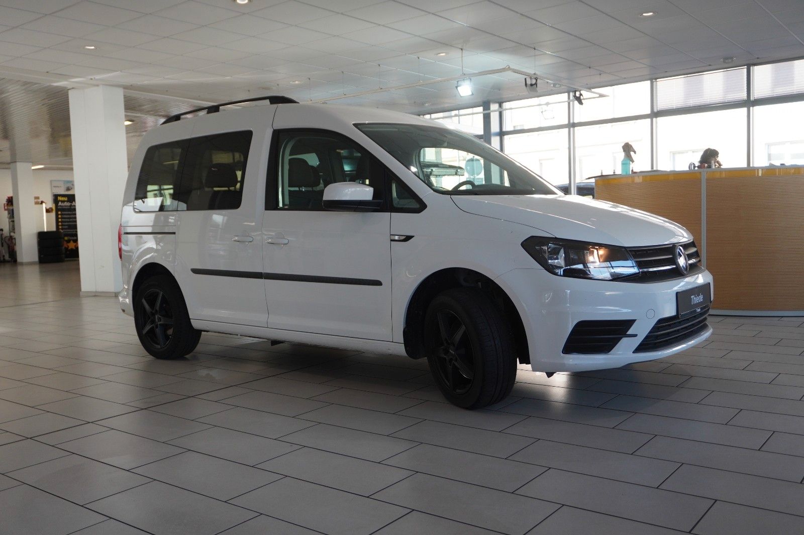 Fahrzeugabbildung Volkswagen Caddy 1.4 TSI TRENDLINE DSG 5-SITZE KLIMA/AHK