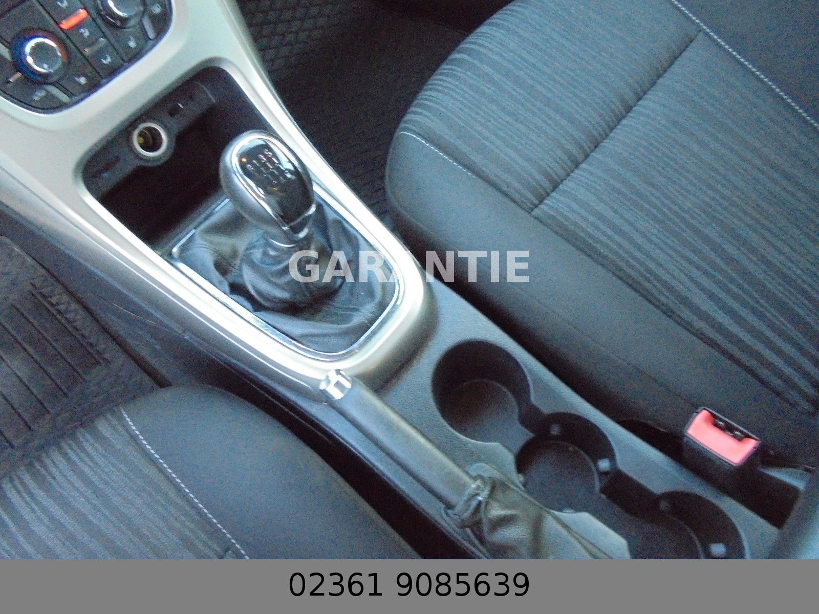 Fahrzeugabbildung Opel Astra J Lim. 5-trg. Edition Klima/Navi/5Türig