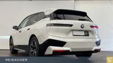 BMW iX xDrive40 Sportpaket AHK LCPro ACC 360° Pano - BMW iX: Schiebedach