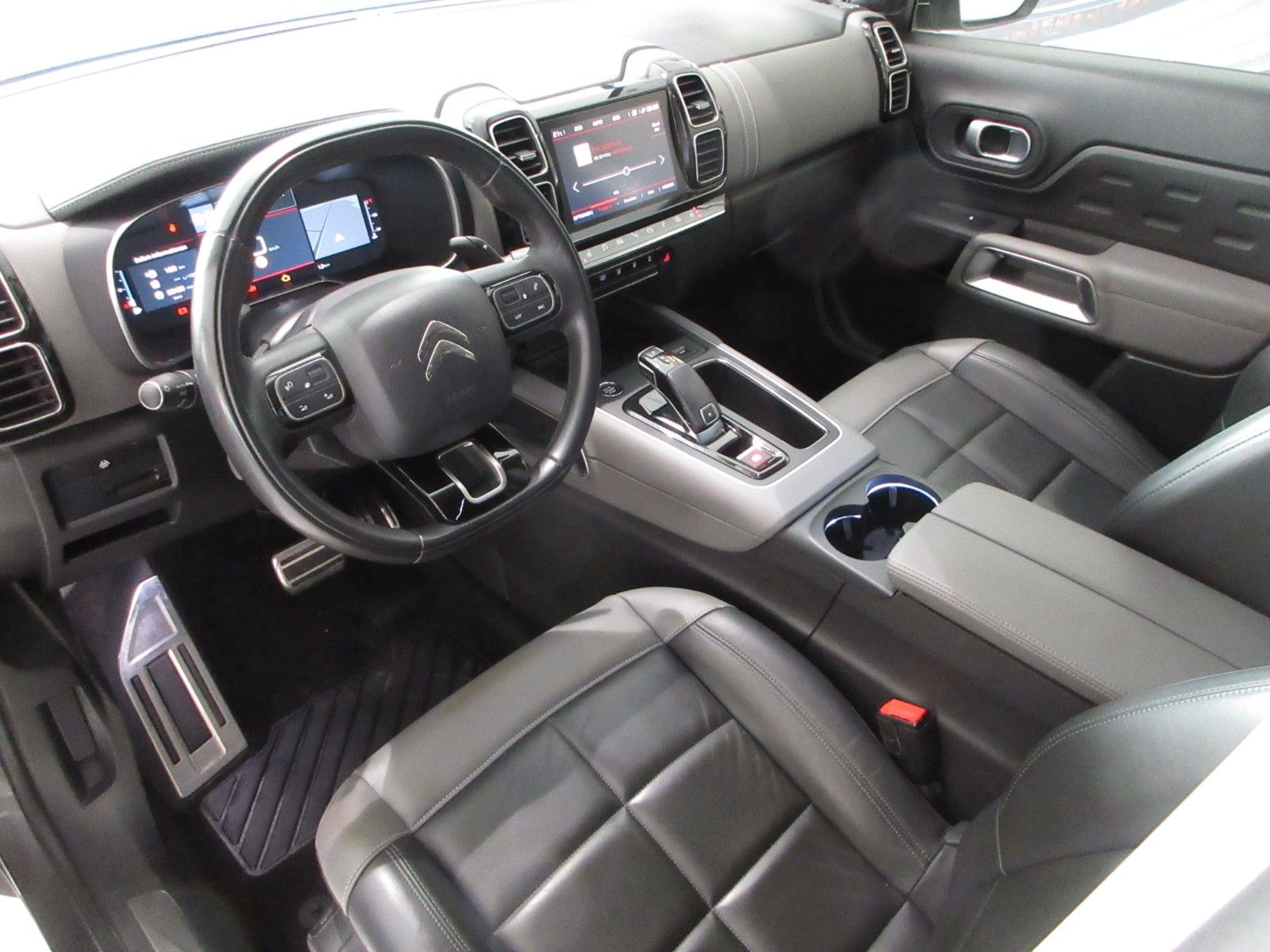 Fahrzeugabbildung Citroën C5 Aircross 1.2T LED/NAVI/SHZ/LEDER/R´CAM