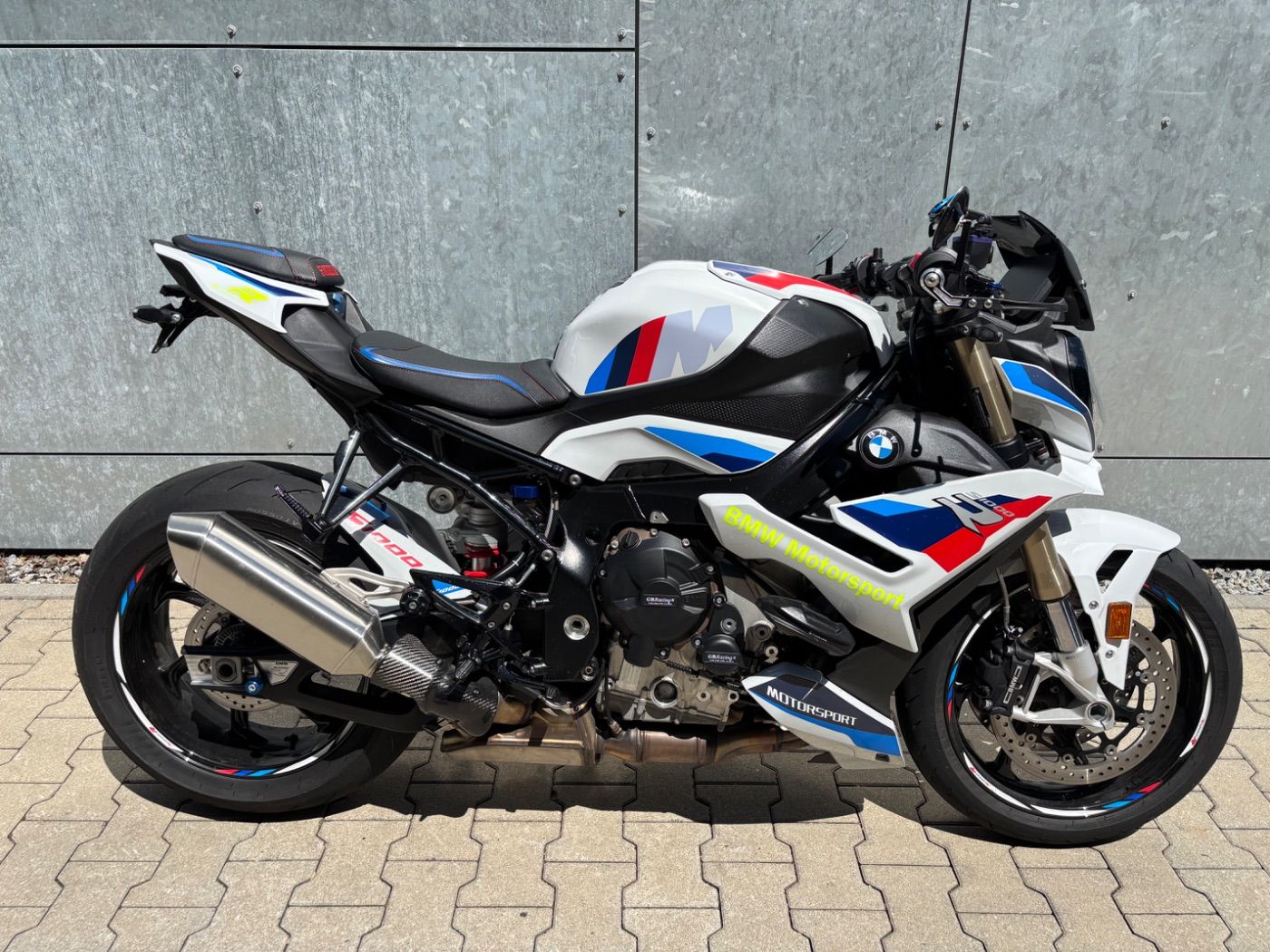 Fahrzeugabbildung BMW S 1000 R M Paket, Carbonräder viel Zubehör