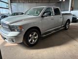Dodge RAM 1500 5,7 V8 Crew Cap Long Bed*Ahk*Tüv 12/26 - silberne Dodge RAM