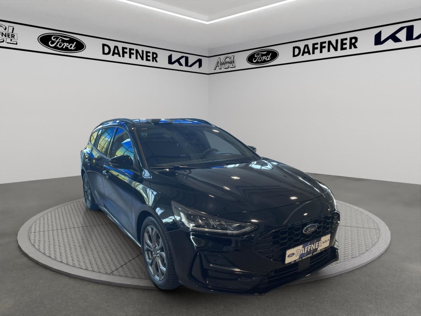 Fahrzeugabbildung Ford Focus Turnier ST-Line X AHK, WINTERPAKET