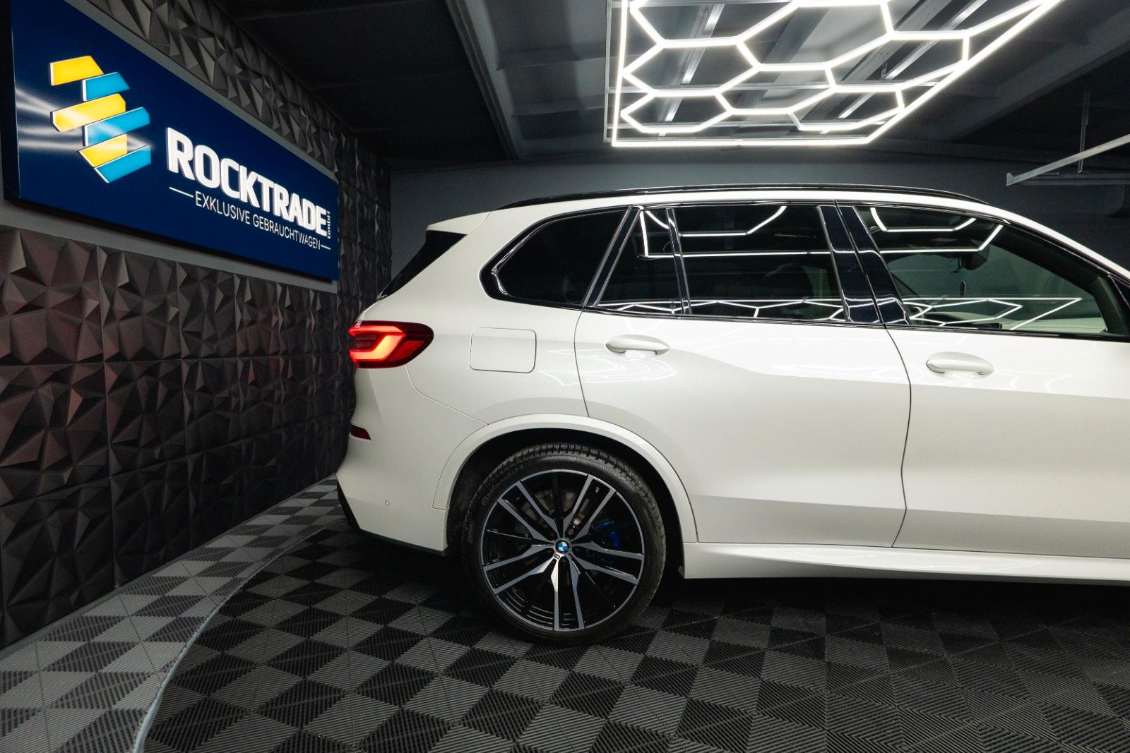 Fahrzeugabbildung BMW X5 M50i Shadow Line | ACC | Pano | Laser | Sky