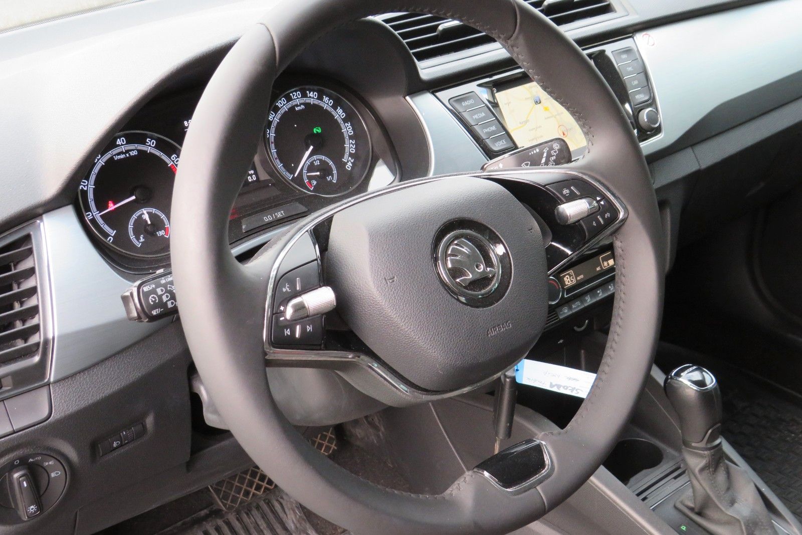Fahrzeugabbildung SKODA Fabia Ambition DSG PDC NAVI SITZH APP 8-FACH 1.H