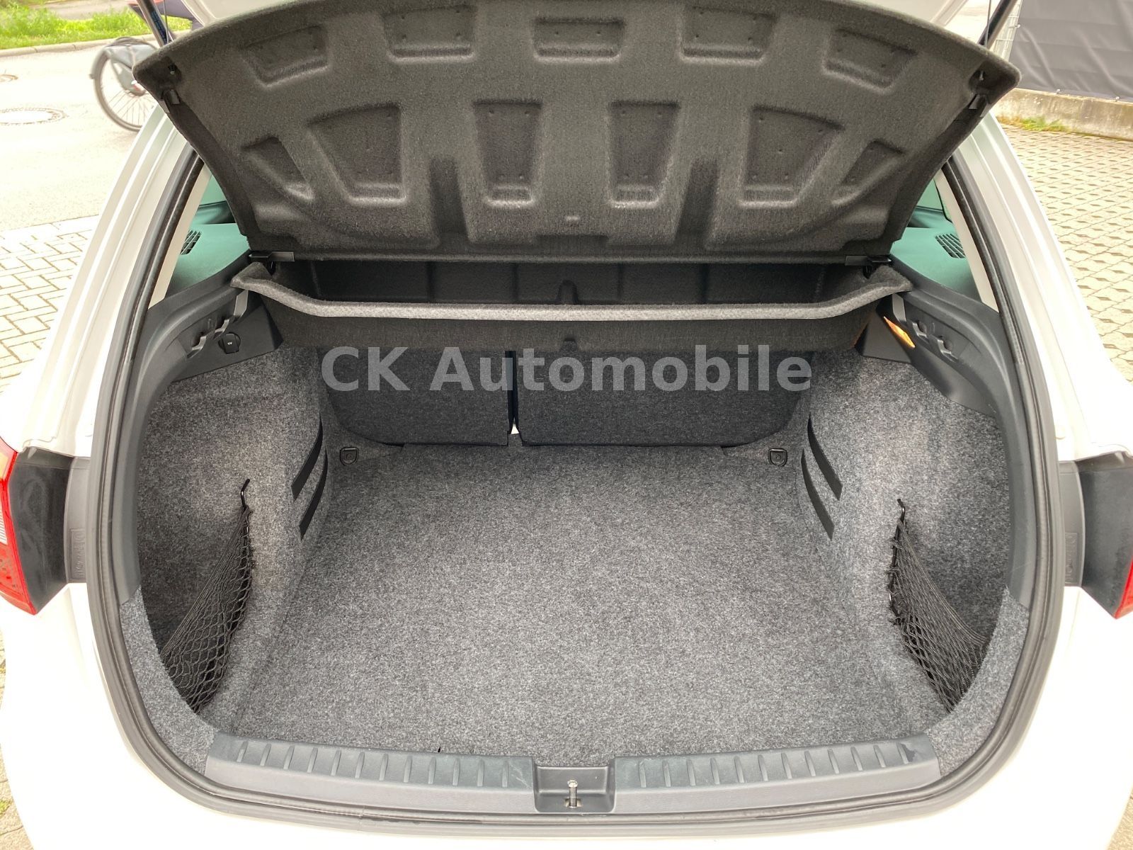 Fahrzeugabbildung SEAT Ibiza ST 1.0 TSI Style DSG/Navi/Bi-Xenon/PDC