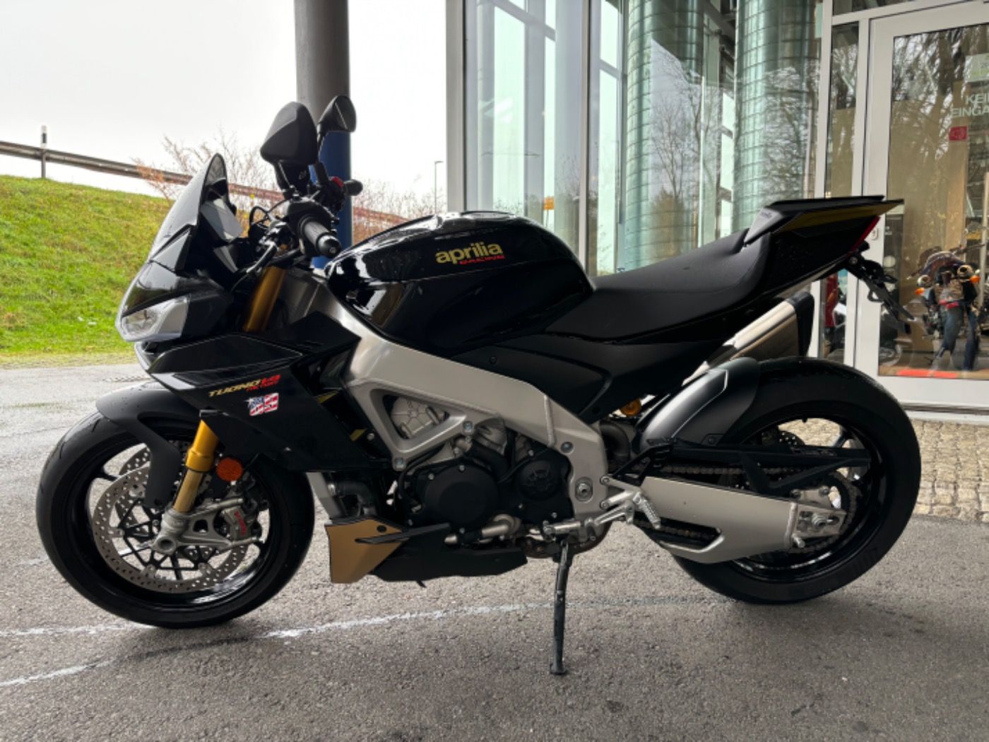 Fahrzeugabbildung Aprilia Tuono V4 Factory 1100 Ultra Dark aus 1. Hand