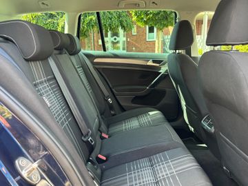Volkswagen Golf - 11