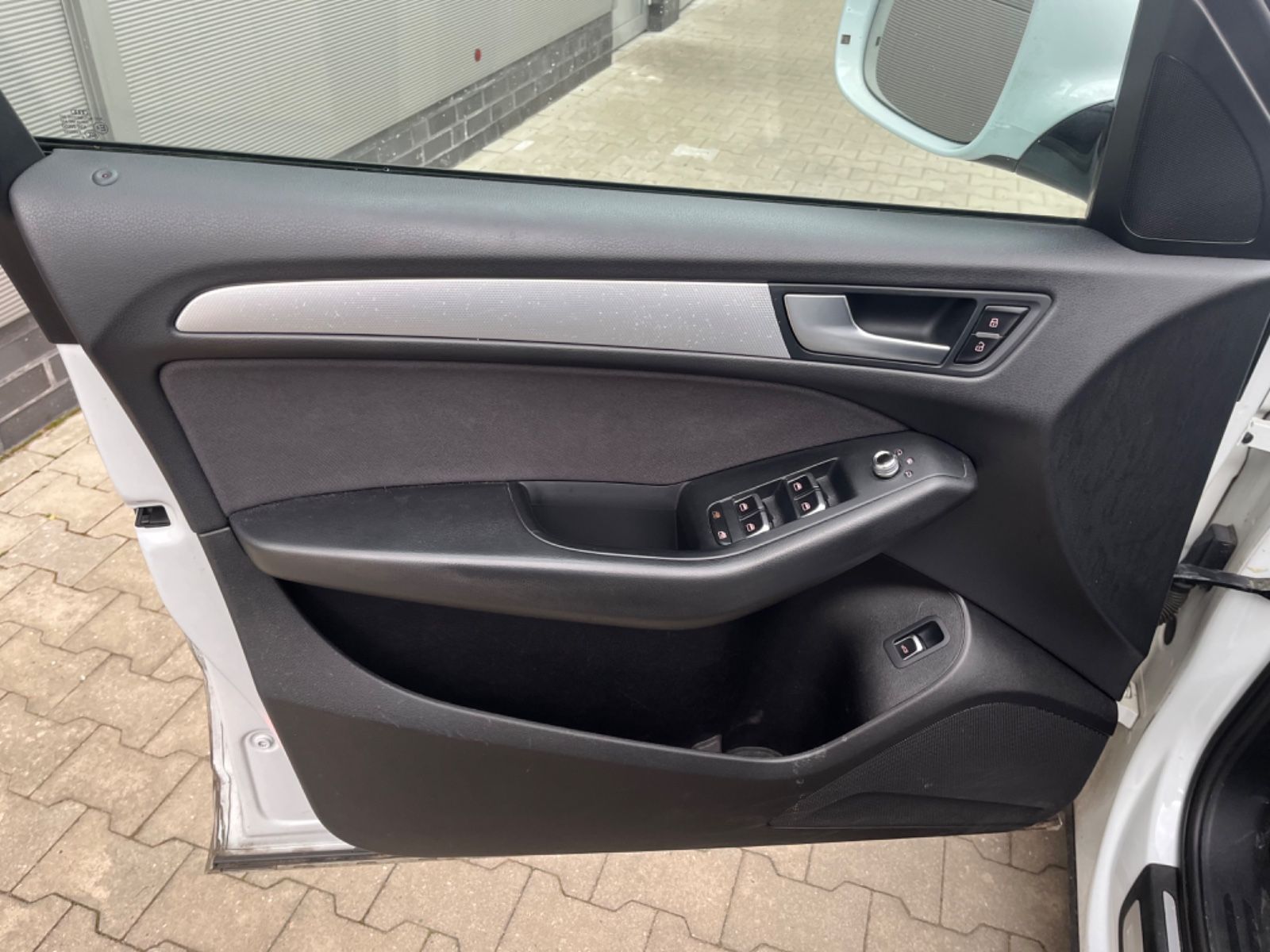Fahrzeugabbildung Audi Q5 2.0 TDI  quattro S-Line