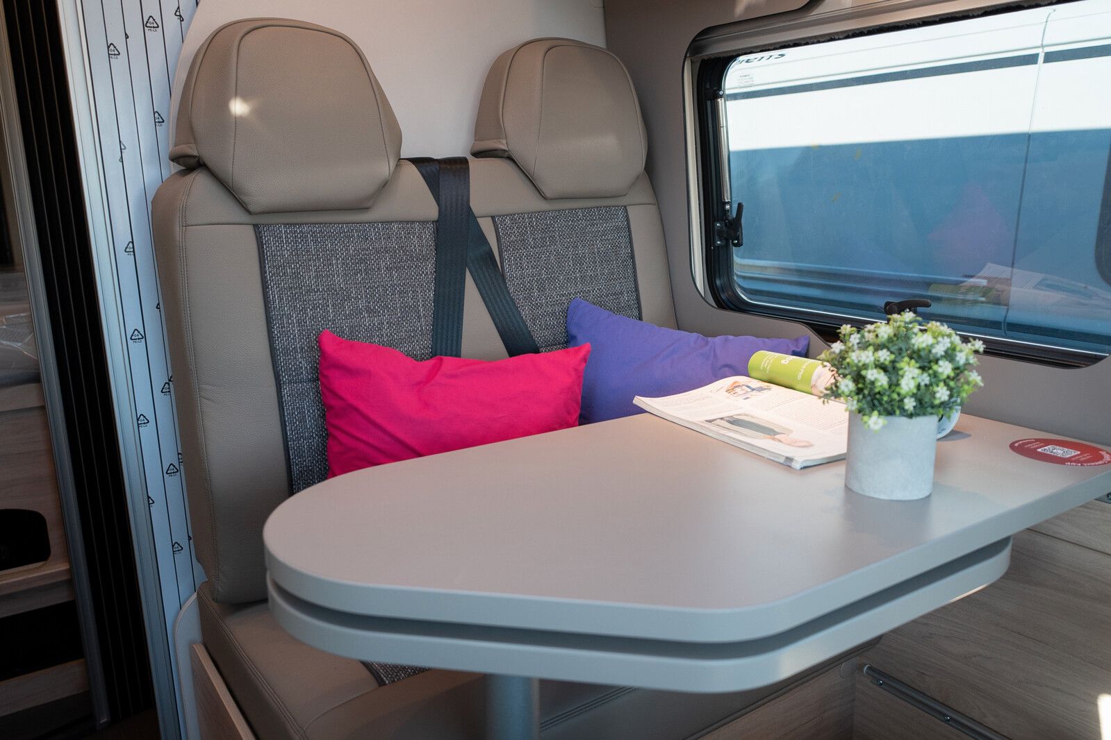 Fahrzeugabbildung Dethleffs Globetrail 540 DR Fiat Rahmenfenster, Markise