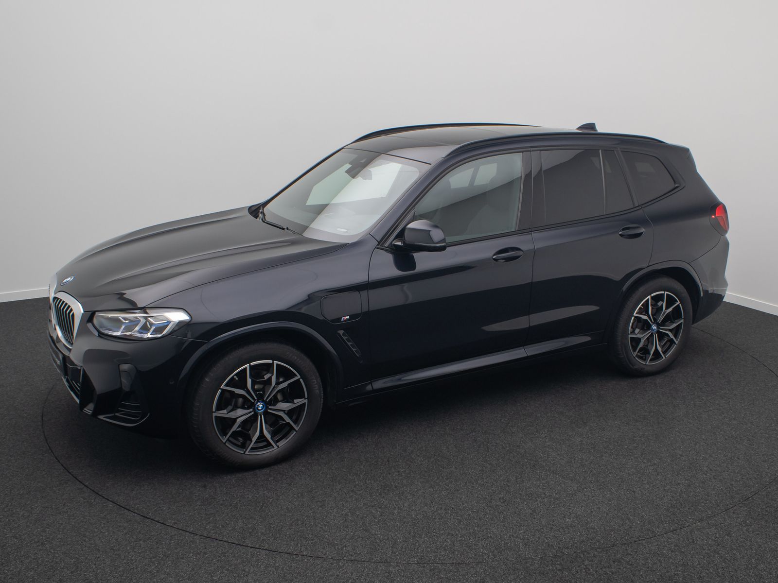 Fahrzeugabbildung BMW X3 xD30e M Sport Laser DAB Kamera HUD Panorama