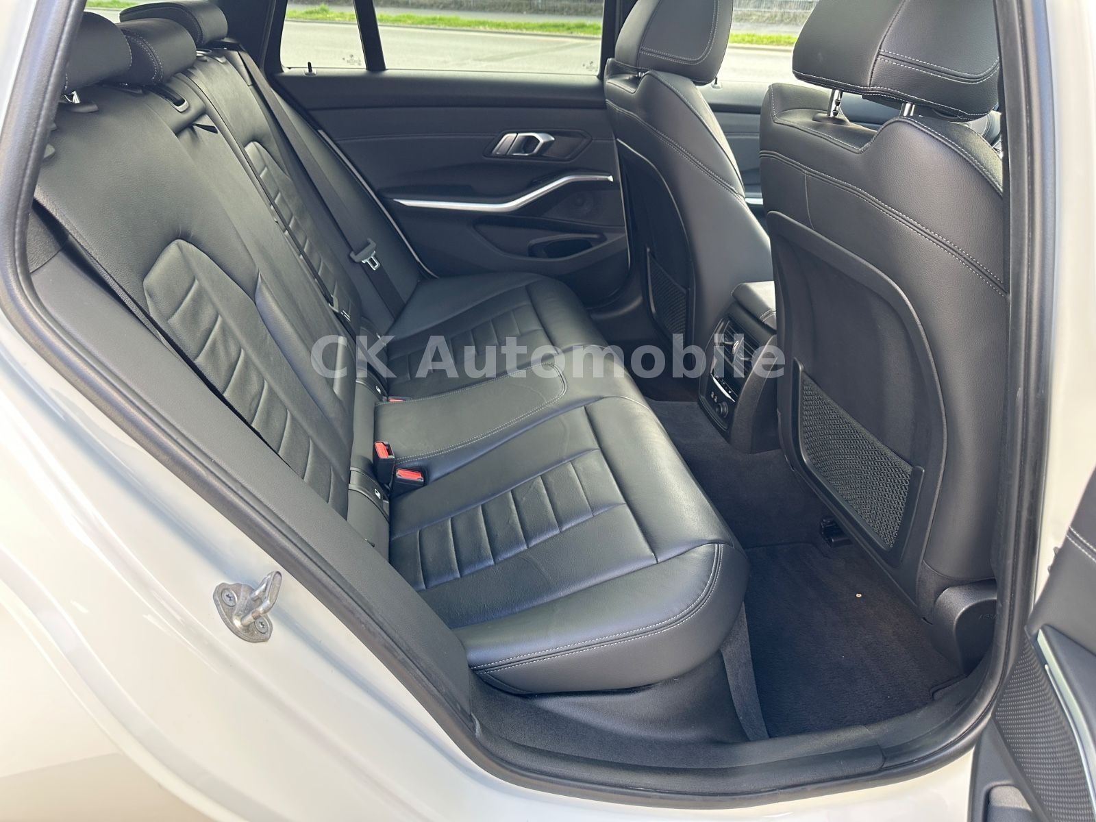 Fahrzeugabbildung BMW M340i Touring xDrive/Navi/HeadUP/Pano/360°