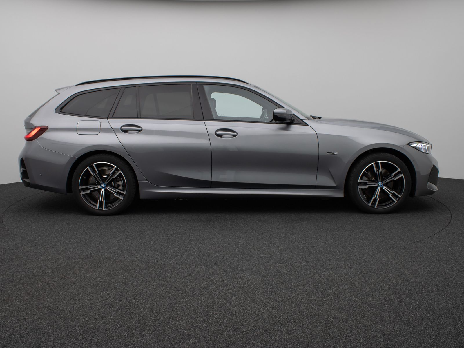 Fahrzeugabbildung BMW 330e M Sport Panorama Kamera HUD DAB HiFi AHK