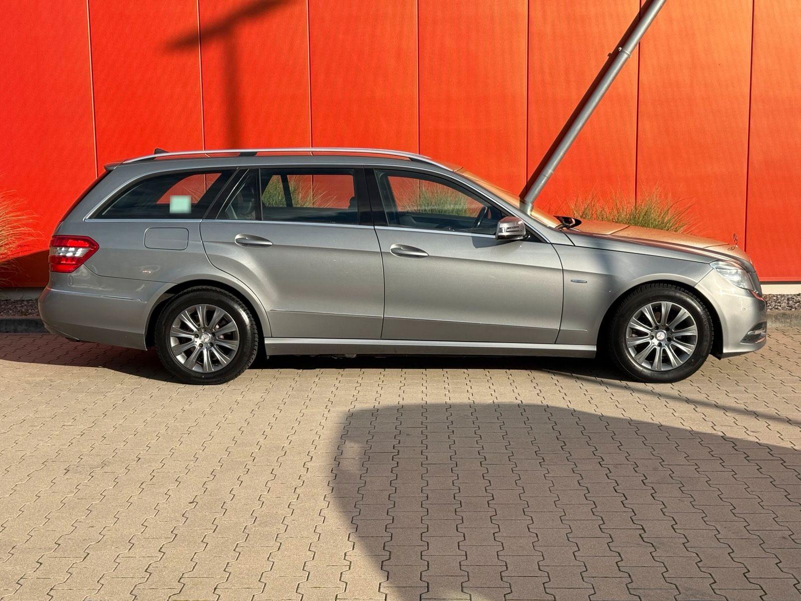 Mercedes-Benz E220 2011 — photo 7