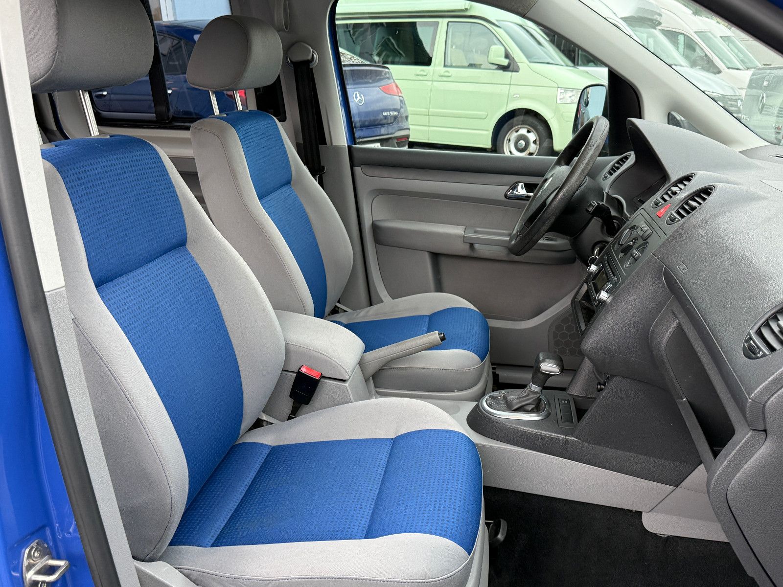Fahrzeugabbildung Volkswagen Caddy Maxi Life 1.9 TDi DSG 7-Sitzer AHK PDC
