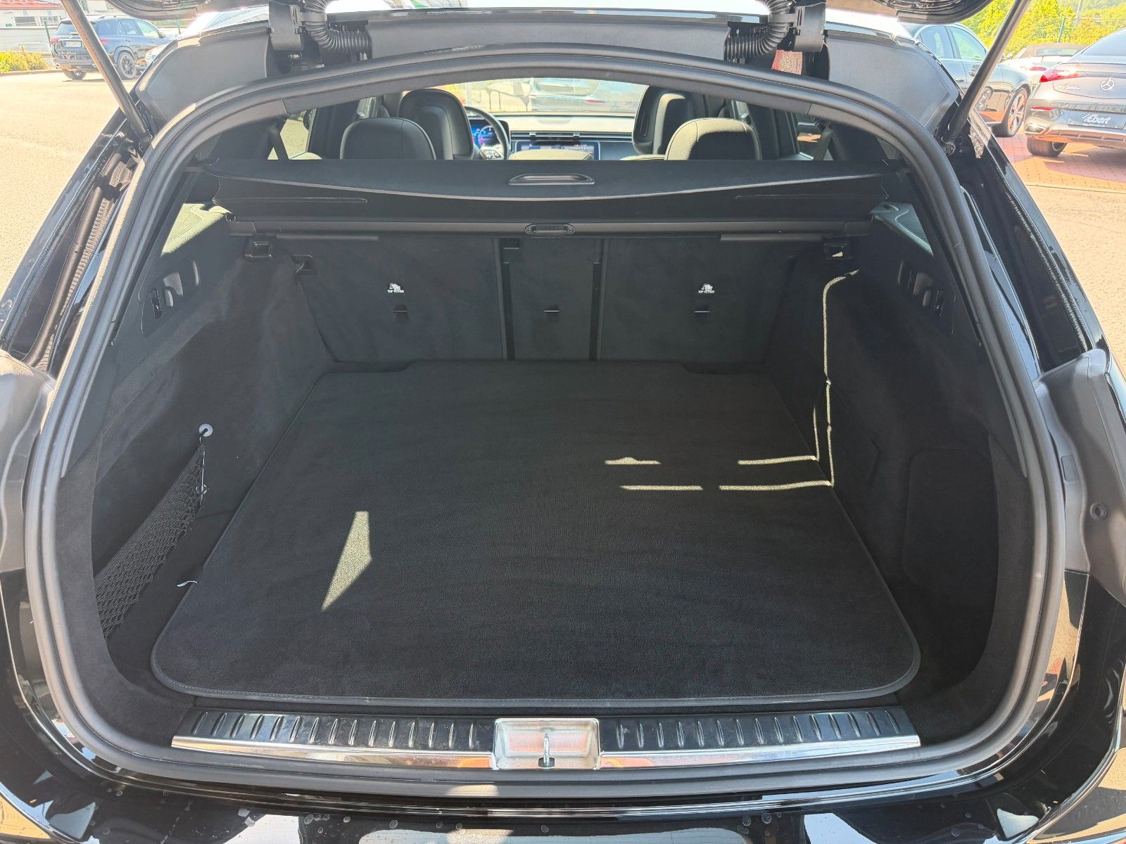 Fahrzeugabbildung Mercedes-Benz E 450d 4M T Avantgarde+Pano+AHK+Distr+Memory