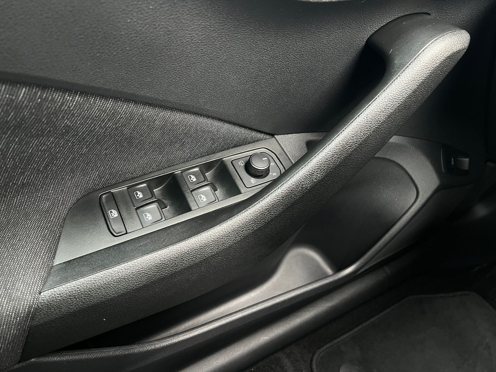 Fahrzeugabbildung SKODA Kamiq Style 1.5 TSI DSG *AHK, LED, Virtual Cockp