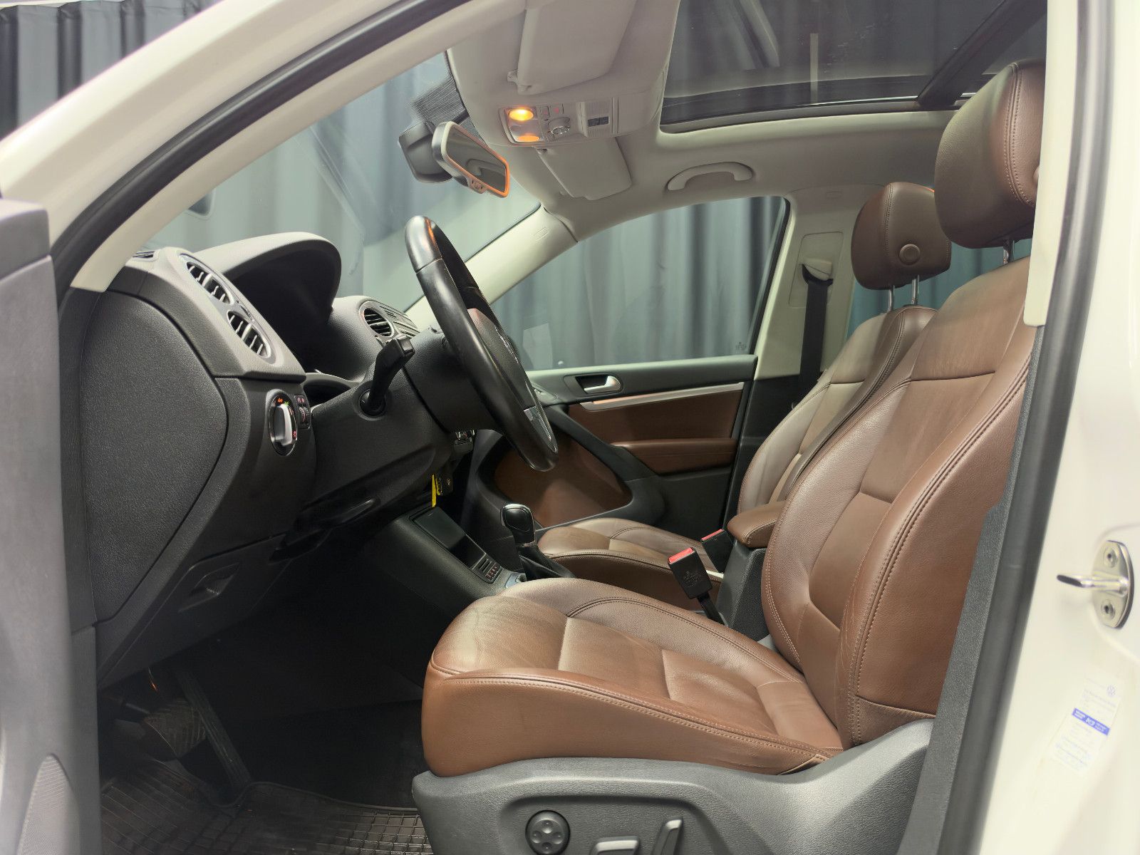 Fahrzeugabbildung Volkswagen Tiguan 2.0 TSI 4MOTION Track&Style |PANO|LEDER