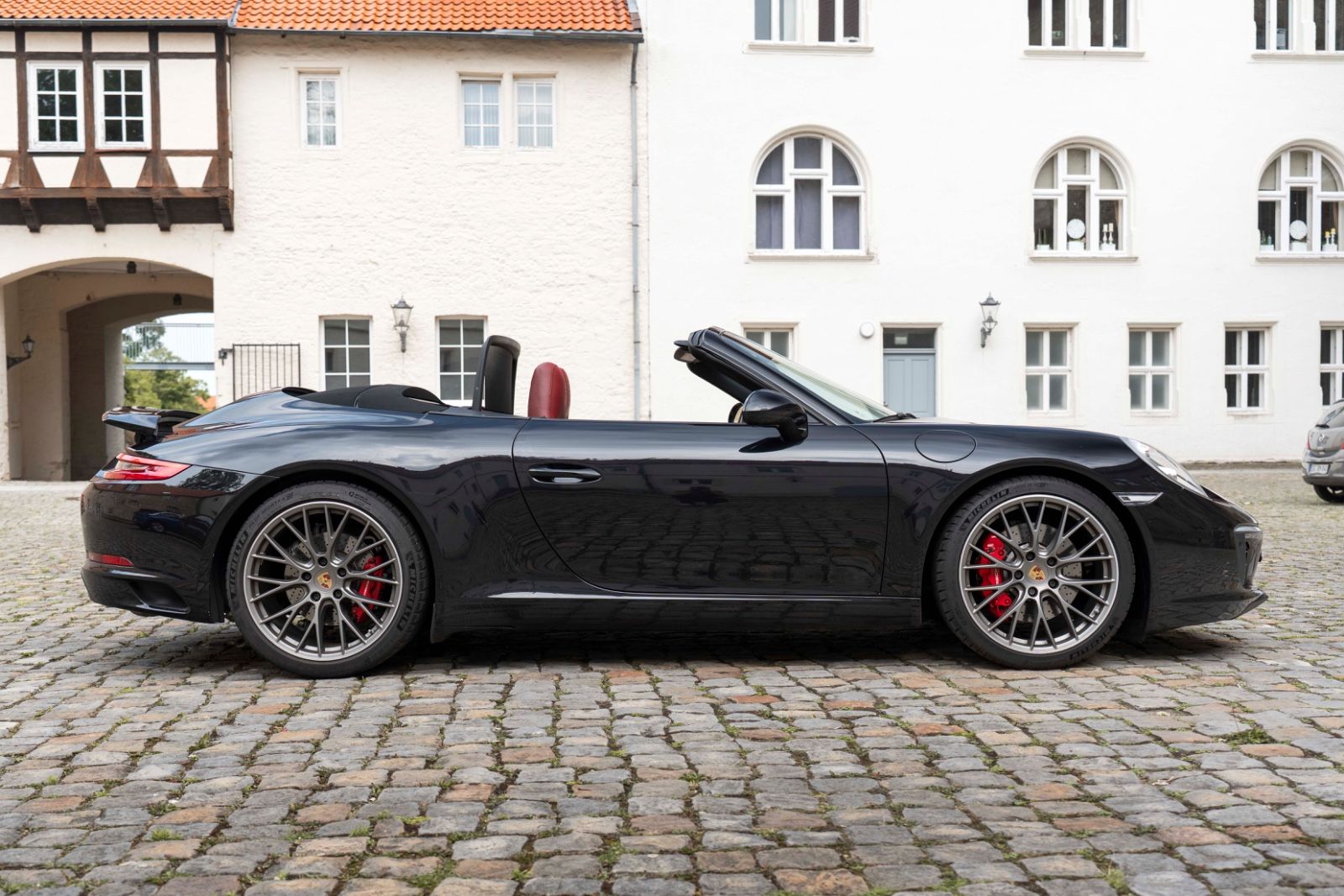 Fahrzeugabbildung Porsche 911 Carrera S Cabrio BOSE PASM TOTW CARPLAY LED
