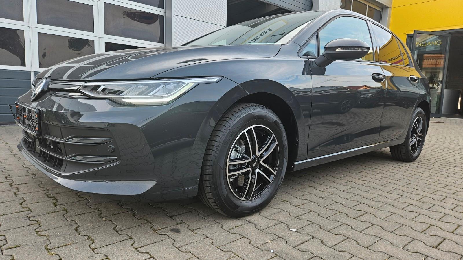 Volkswagen Golf VIII Lim. 1.5 TSI 85kW AHK/Kam/SHZ/PDCvo+hi