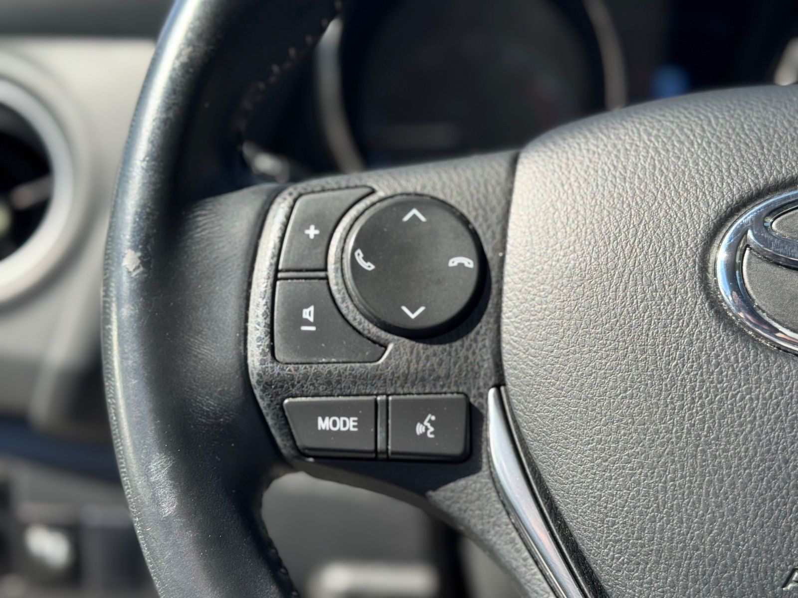 Auris Touring Sports*Kamera*Sitzhz.*Spurass.*BT*