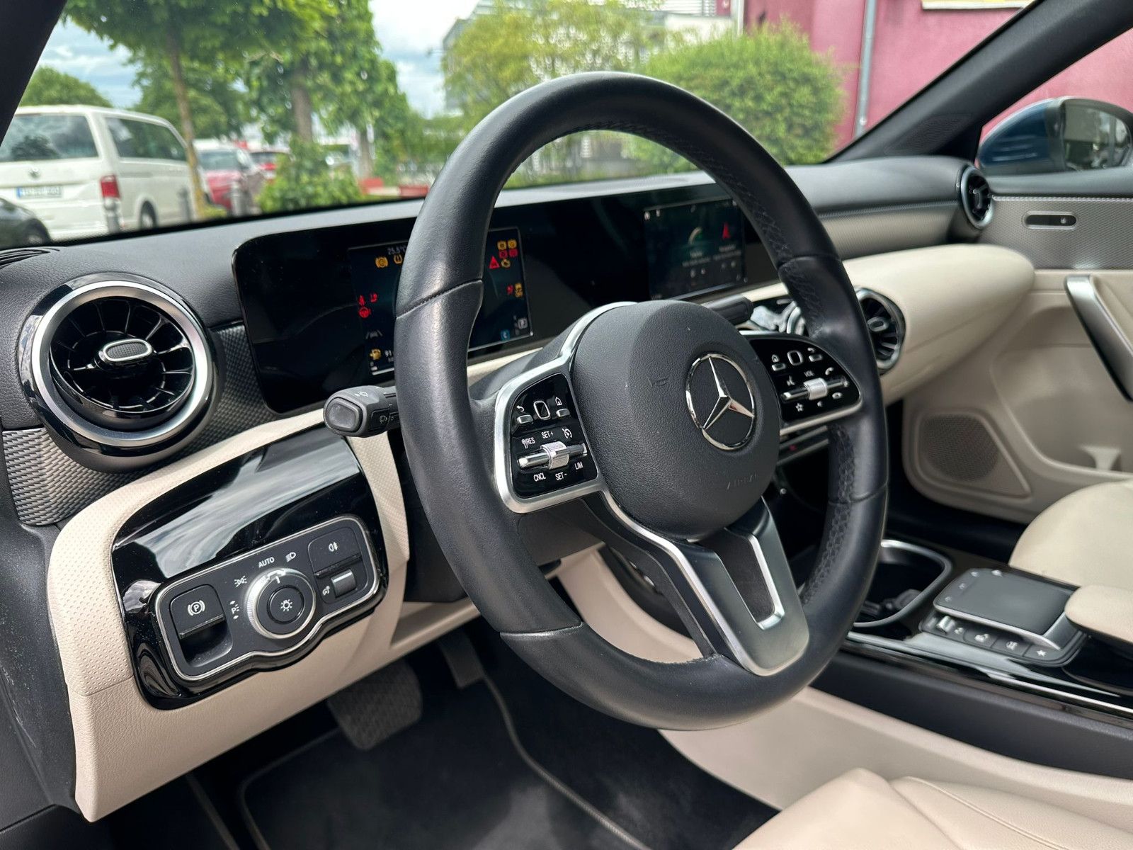 Fahrzeugabbildung Mercedes-Benz A 180 d Limousine *Progressive*NAVI*AHK*LEDER*