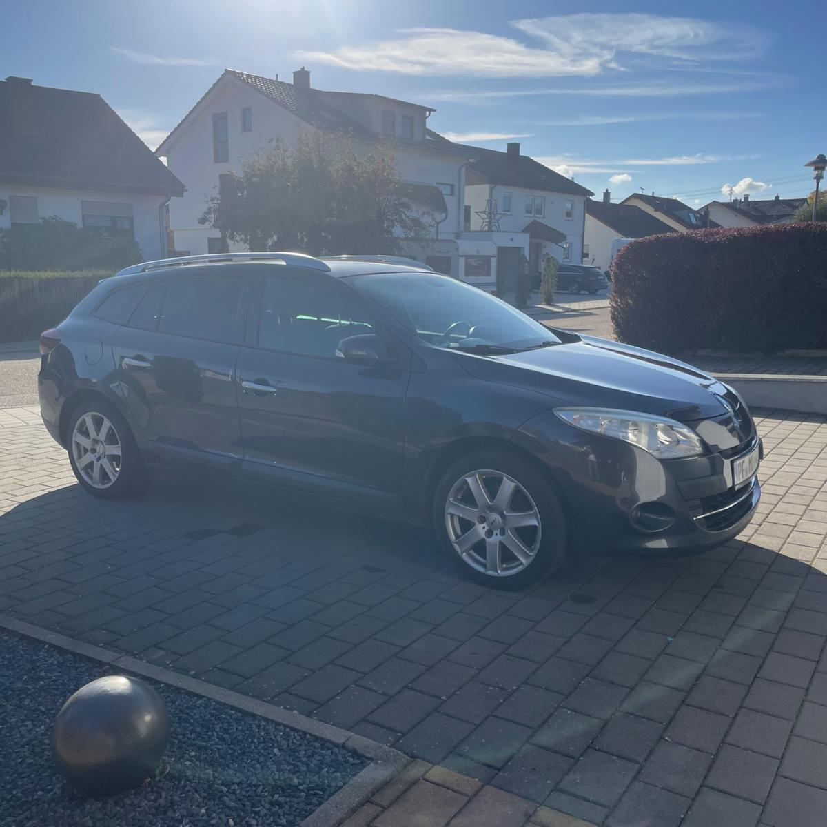Renault Megane 2010 — двигун 1.998 cm³, 179 HP (132kW)