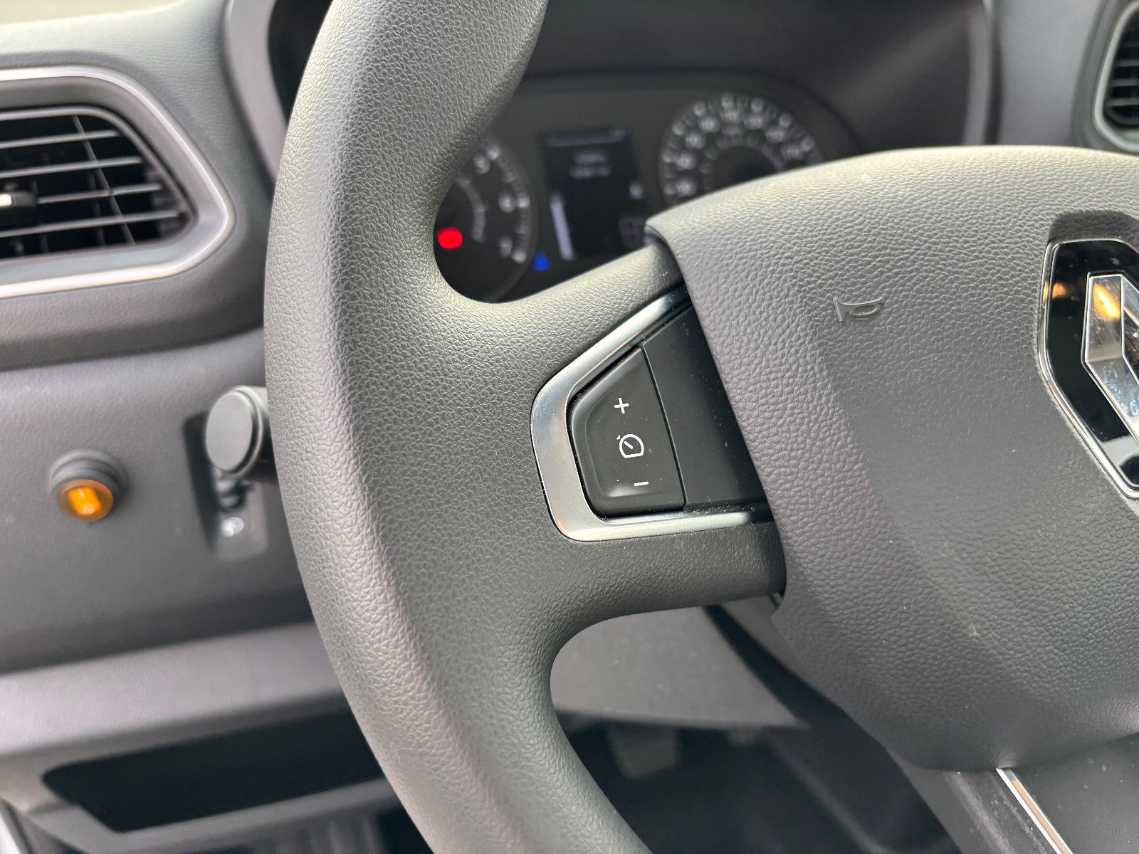 Fahrzeugabbildung Renault MASTER Abschleppwagen AHK 3,5t Klima Tempomat