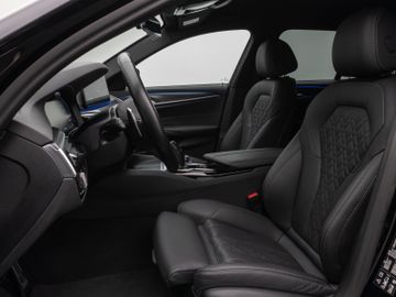 Fahrzeugabbildung BMW 520d xD M Sport Kamera DAB HiFi 4xKlima ACC Komf