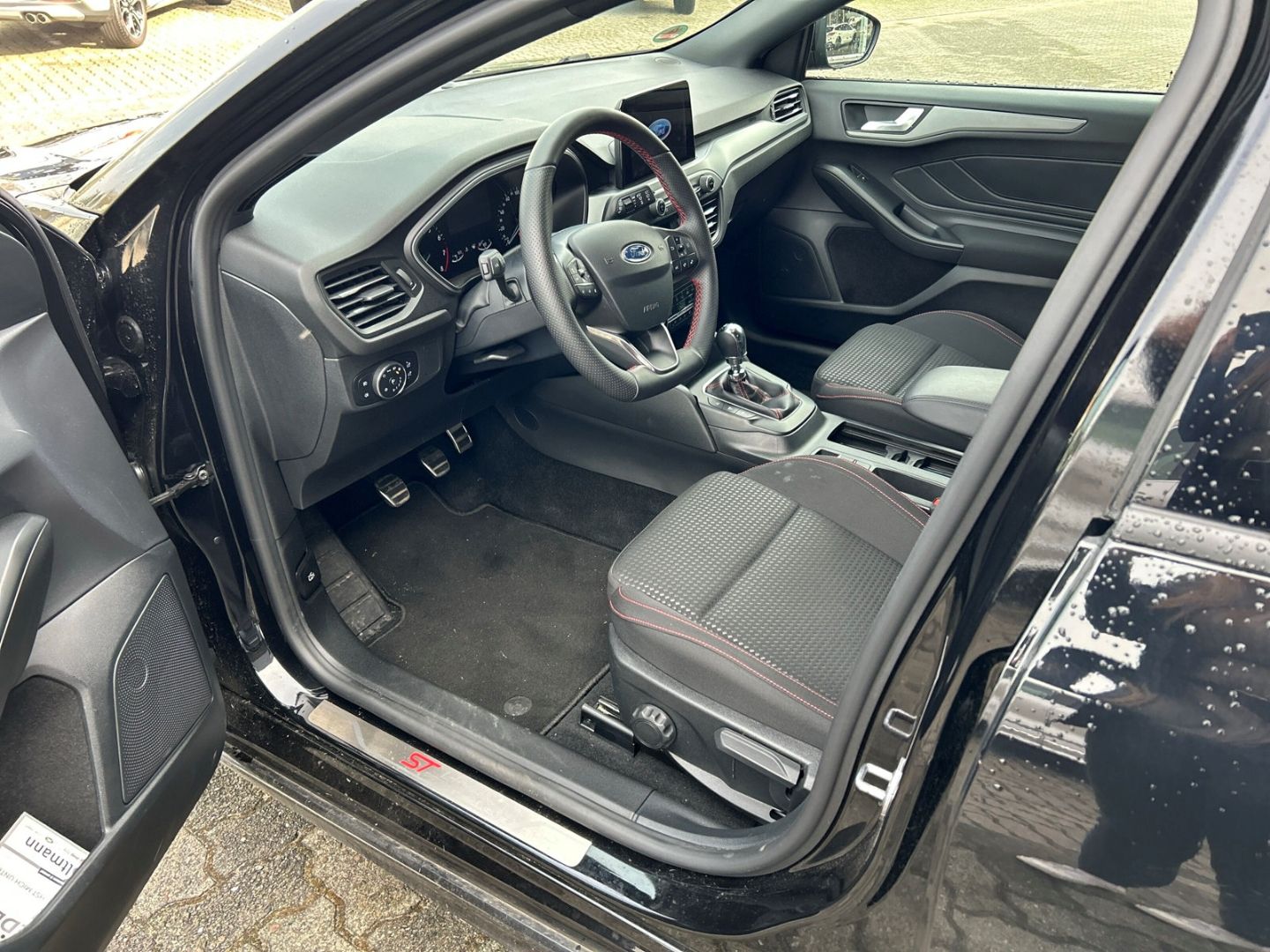 Fahrzeugabbildung Ford Focus Turnier ST-Line 1.0 EcoBoost Mild-Hybrid