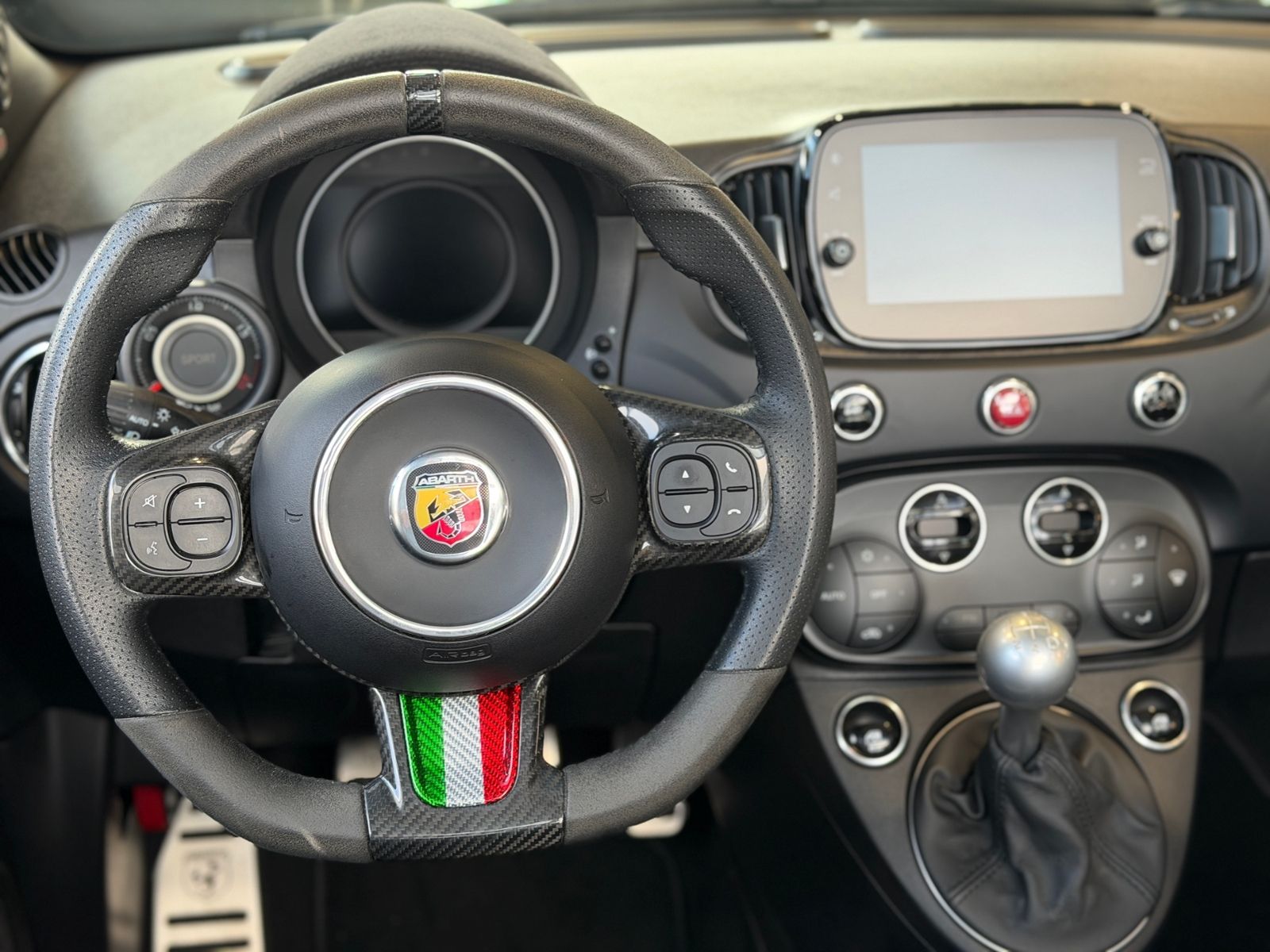 Fahrzeugabbildung Abarth 695C Turismo BEATS KLIMA NAV