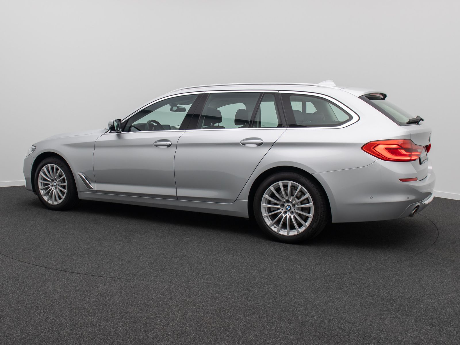 Fahrzeugabbildung BMW 520d Luxury Line 360&deg;DAB Alarm DisplKey Panorama