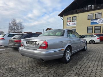 Jaguar XJ6 - 6