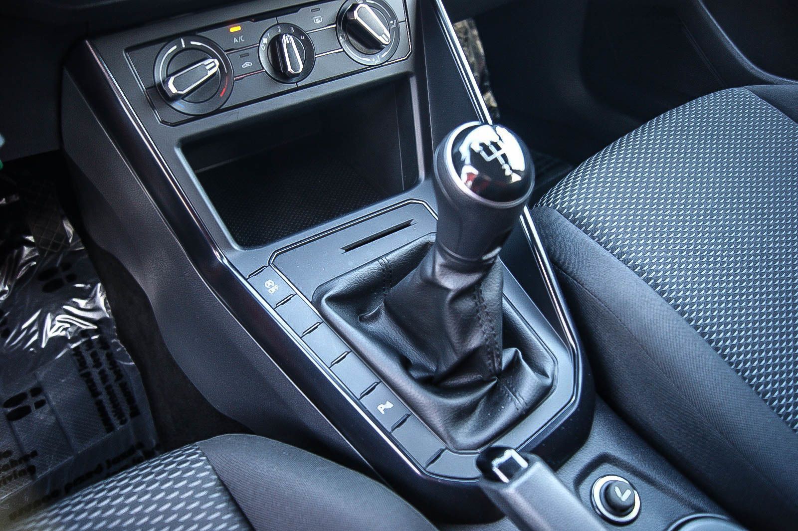 Fahrzeugabbildung Volkswagen Polo VI Trend 1.0 BMT ENERGETIC-ORANGE PDC KLIMA