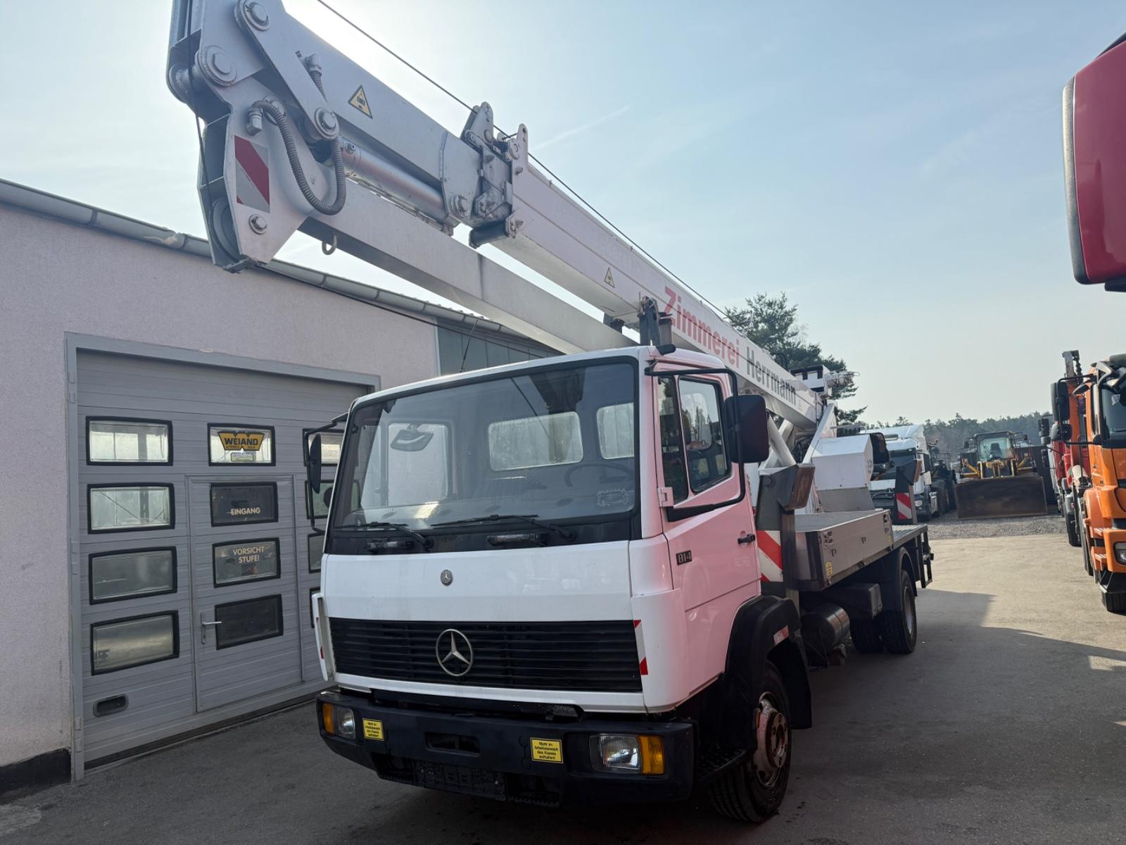 Mercedes-Benz 814 Dach-kran-Böcker 25/650  Funk