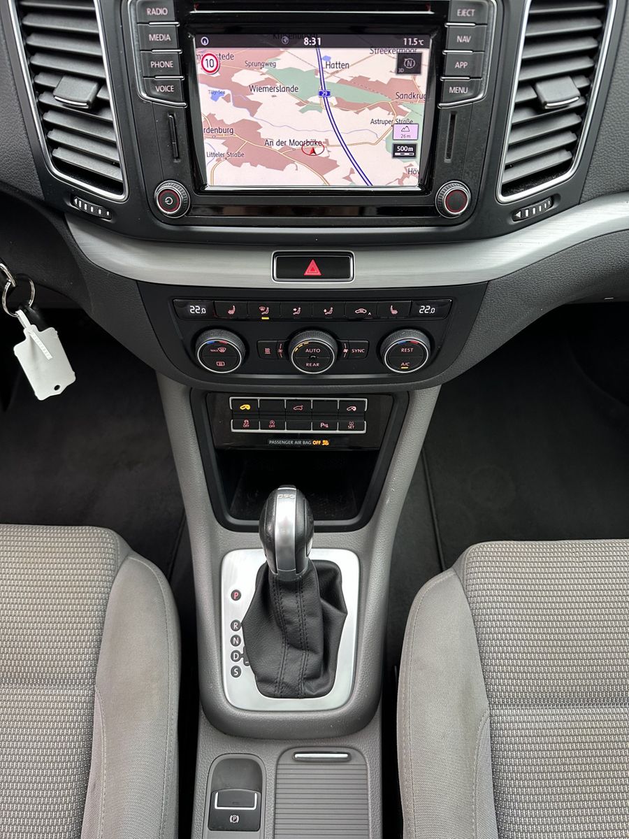 Fahrzeugabbildung Volkswagen Sharan 1.4 TSI DSG 7-Sitzer CL NAV+XEN+AHK+PANO